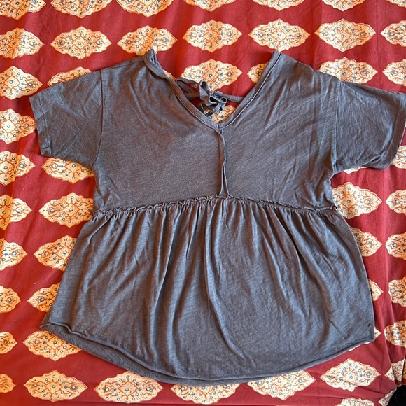 American Eagle Oversized V-Neck Tee - Picture 2 of 6
